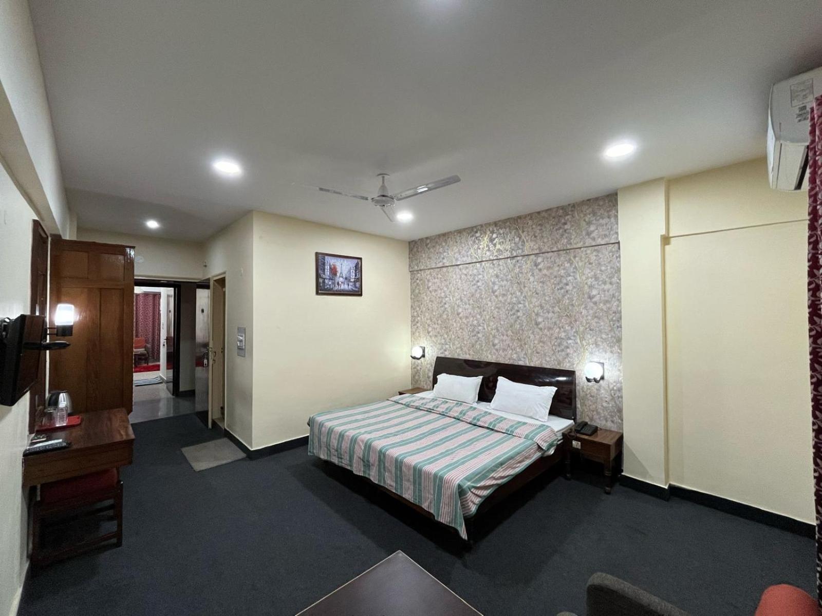 Gautam Hotel Varanasi Exterior photo