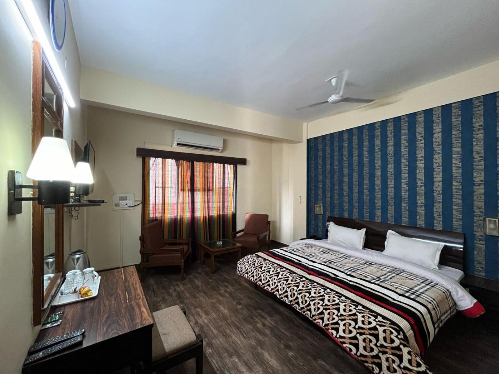 Gautam Hotel Varanasi Exterior photo