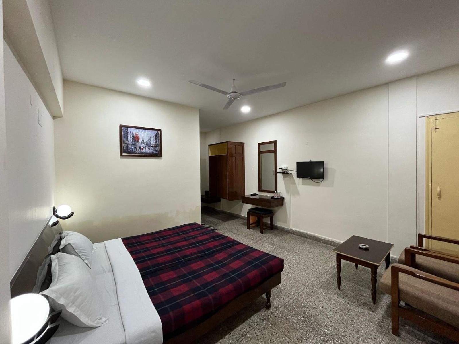 Gautam Hotel Varanasi Exterior photo