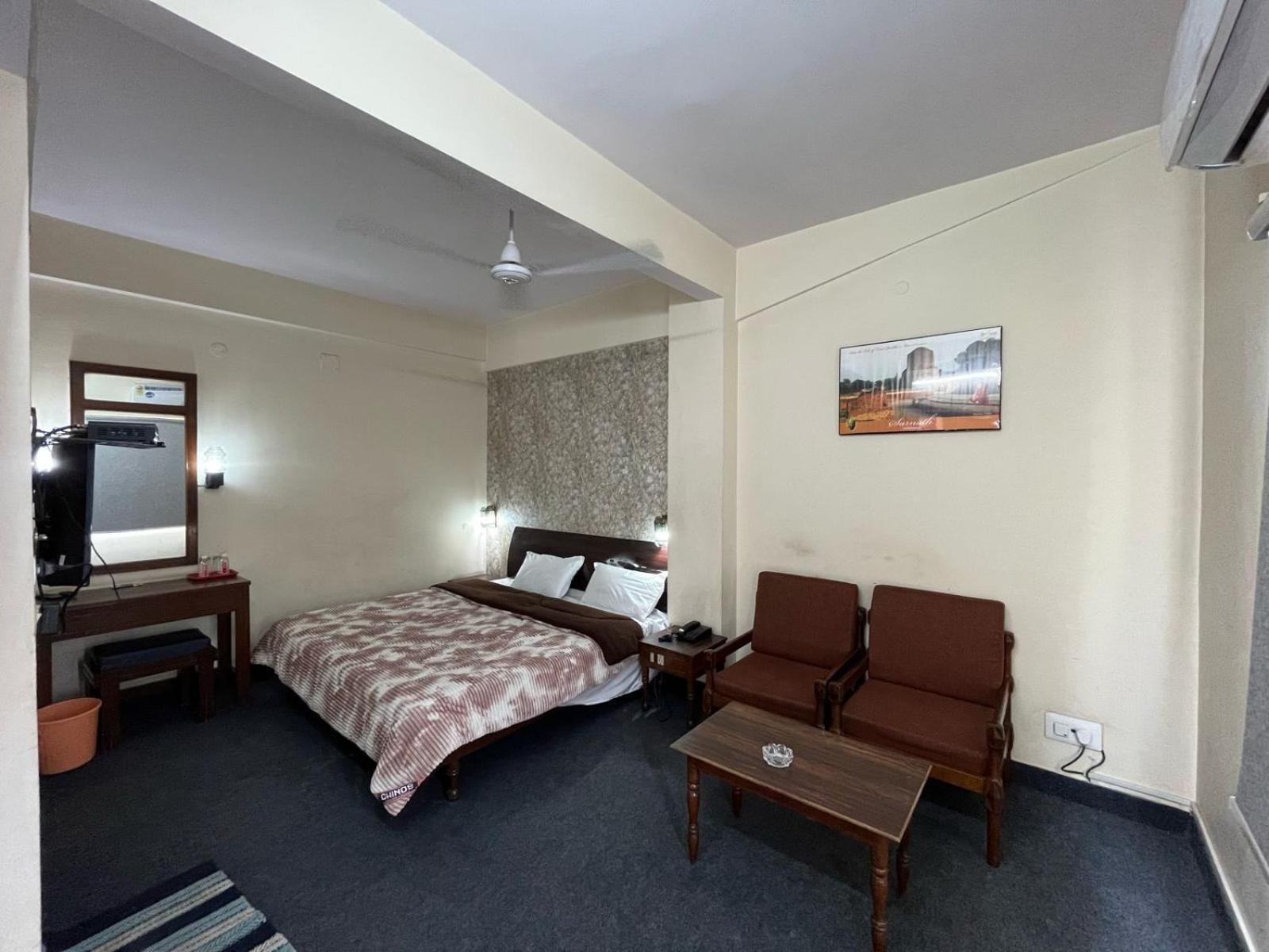 Gautam Hotel Varanasi Exterior photo