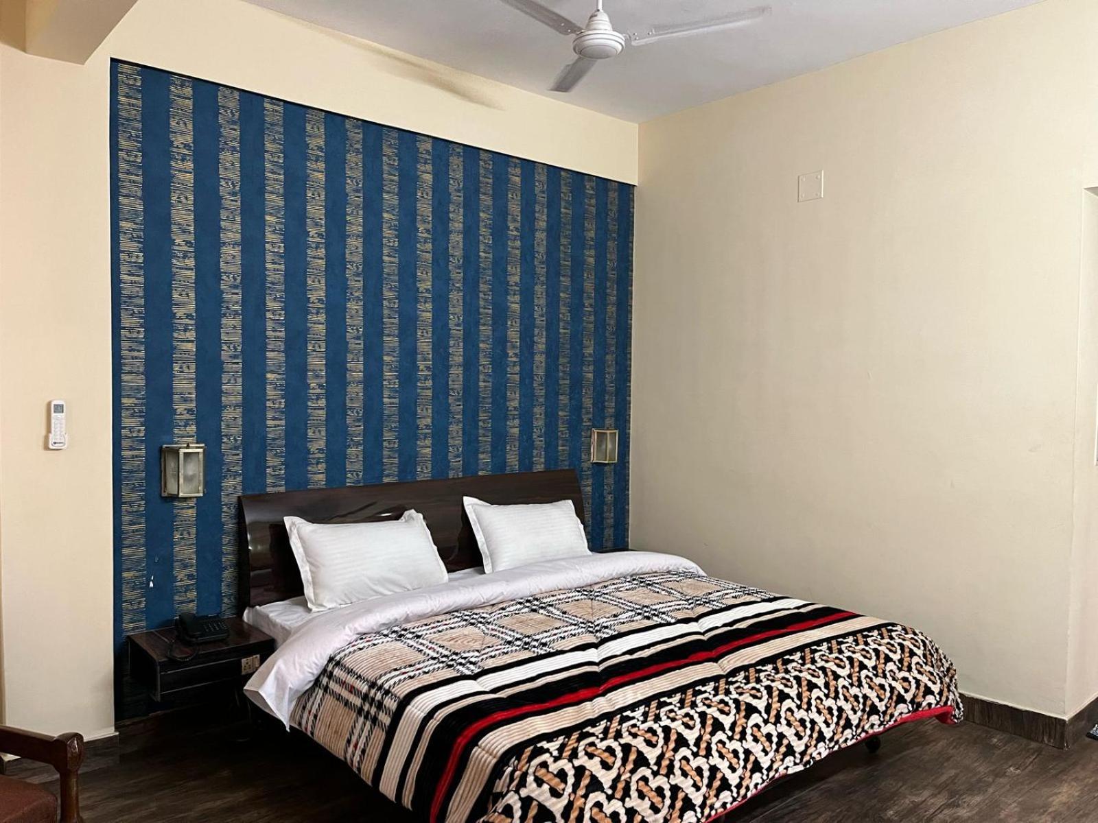 Gautam Hotel Varanasi Exterior photo
