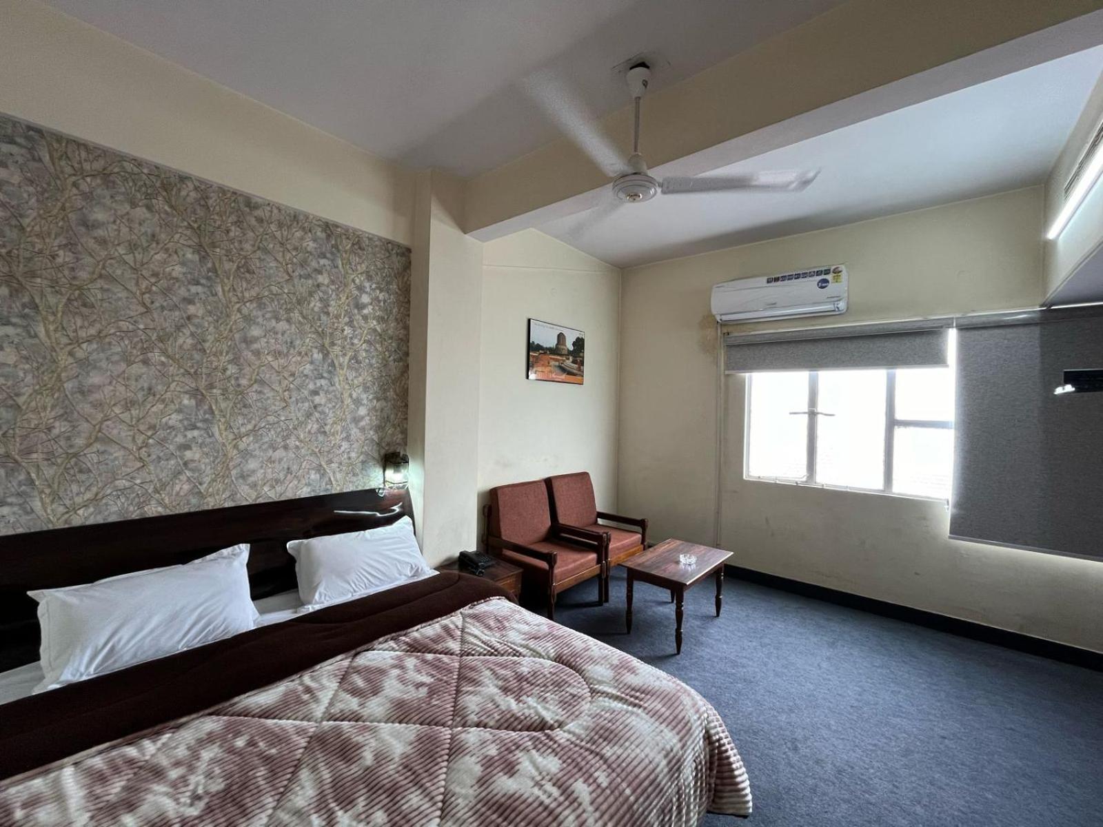 Gautam Hotel Varanasi Exterior photo