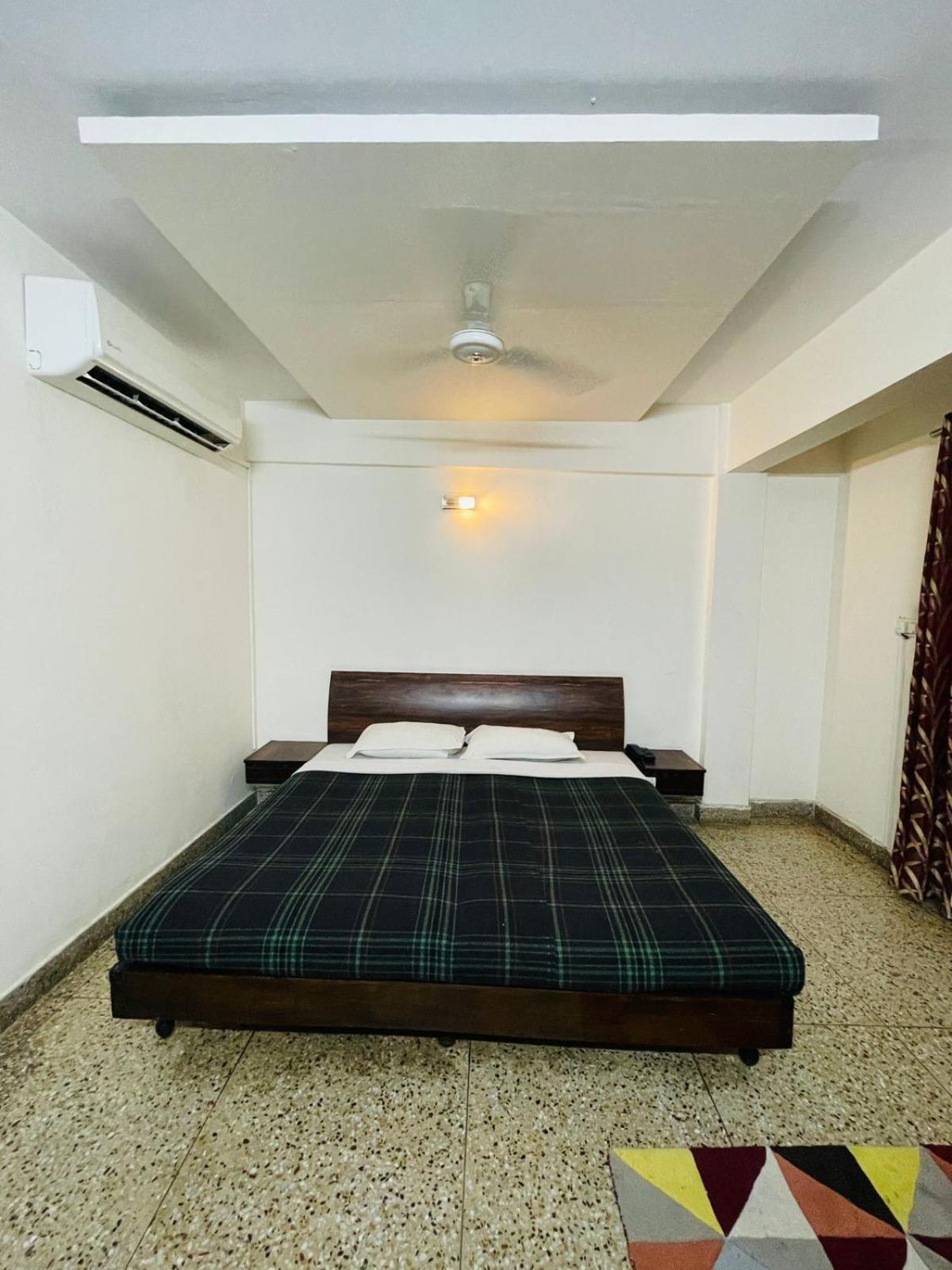 Gautam Hotel Varanasi Exterior photo