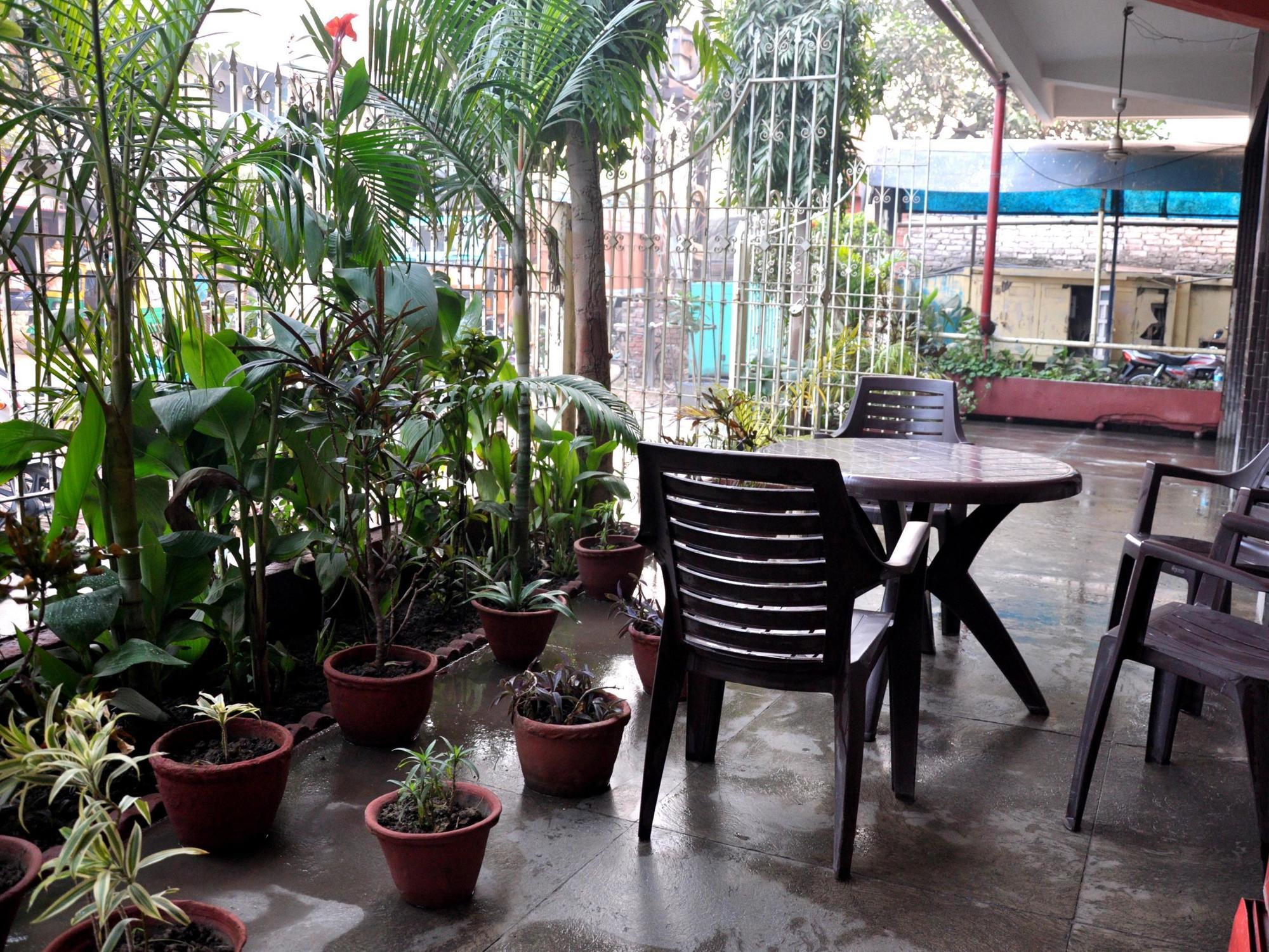 Gautam Hotel Varanasi Exterior photo