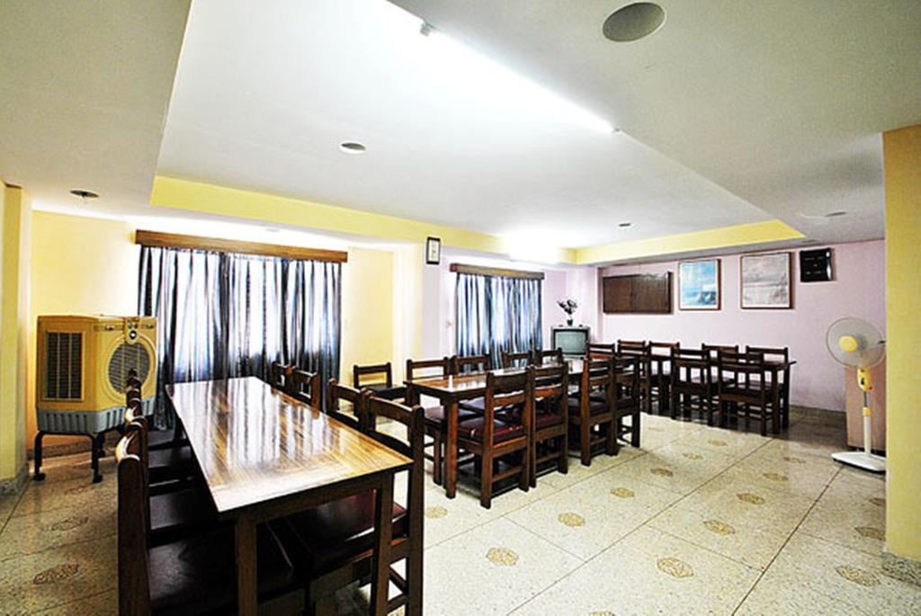 Gautam Hotel Varanasi Exterior photo